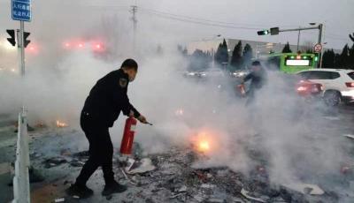 黄岛温馨校车驾驶员挺身救火 