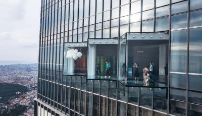 省旅發大會代表現場觀摩青島文旅新地標  “云上海天”展現城市之巔的藝術氣質