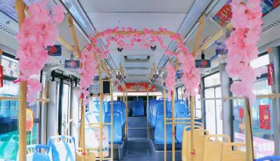 春季“限定”巴士 满载春风十里