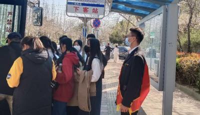 市民赏花踏青 青岛温馨巴士线路客流持续增长