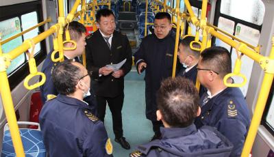 针对季节变换 青岛温馨巴士多管齐下念好“安全经”
