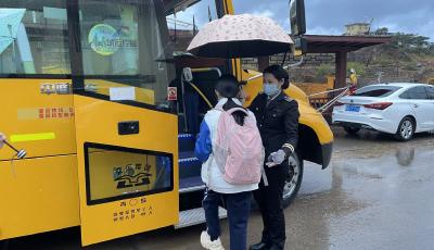  温馨校车公司多举措应对暴雨天气
