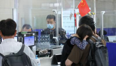 山东青岛：周密应对“五一”出入境客流高峰