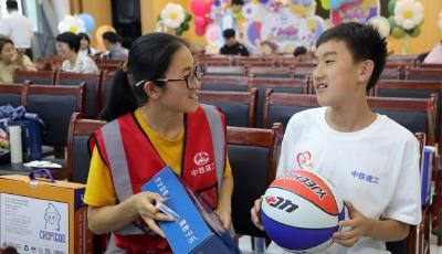 工地过“六一”  点亮微心愿