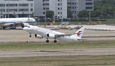 “飞出安全、飞出志气、飞出品牌、飞出效益”   中国东方航空开启C919飞机首次商业飞行