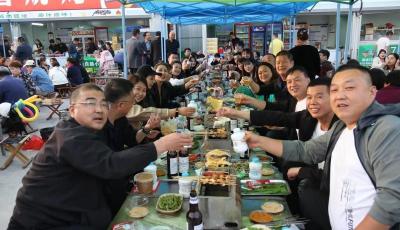 解码“人生一串”，烧烤+青啤让“进淄赶烤”酣畅淋漓