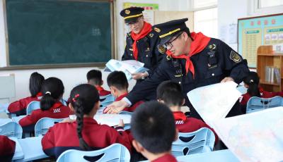 爱路护路伴成长  青岛路政宣传“进校园” 
