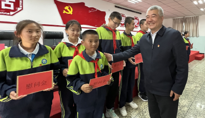 山东照岳律所刘均律师到新疆布尔津县初级中学发放助学金