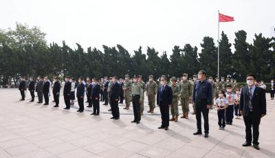 纪念青岛解放74周年活动在市革命烈士纪念馆举行