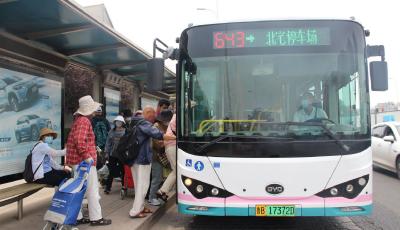 短短10分钟  温暖上班、上学路  青岛城运643路公交车调整首末车时间