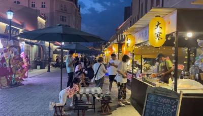 夜经济点亮老街里  