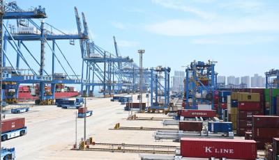 国内首个“双五星”智慧绿色码头如何炼成？京津冀知名财经媒体采访团走进山东港口青岛港