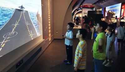 五三学子“红领巾寻访”走进海军博物馆