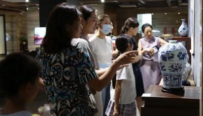 “御瓷新韵——皇窑精品陶瓷作品展”在青岛出版艺术馆开幕         