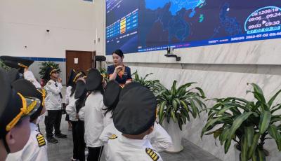 航空研学游 点燃飞翔梦 青岛温馨校车首批“知行天地”研学开班