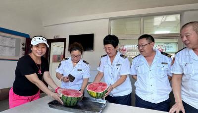 文明已成习惯 公交驾驶员“礼让斑马线”获“实物”点赞 