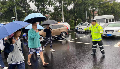 青岛交警全警全力护航开学季