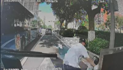 路遇行人有“难”怎么办？ 青岛公交驾驶员用实际行动温暖众人心 