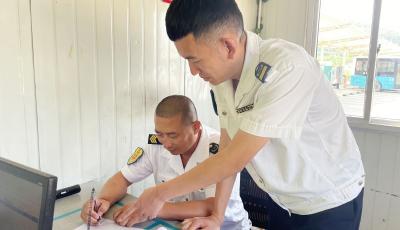 青岛温馨巴士为驾驶员系好行车“安全绳”
