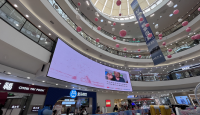 “万名老人指纹画”城市街头传递公益理念          