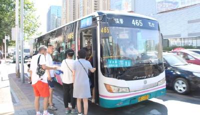 消除公交盲區(qū) 對(duì)接地鐵線路 島城這條微循環(huán)公交線路深受好評(píng)