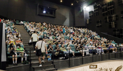 经济随笔丨暑期电影票房200亿元里的三个“彩蛋”