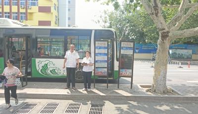下了公交1分鐘換地鐵 青島城運(yùn)優(yōu)化站點(diǎn)推進(jìn)公交與地鐵兩網(wǎng)融合 