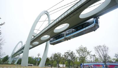 中車四方股份公司自主研制  我國首列商用空軌列車投入運營