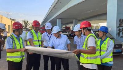 深入施工一線解難題  青島市公路中心赴沈海高速改擴建現場調研