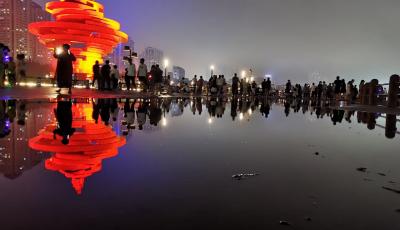 青島今天陰有小雨局部中雨，市區(qū)最高氣溫26℃，最低氣溫19℃