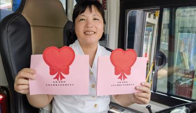 青島溫馨巴士“花樣”慶祝教師節(jié)