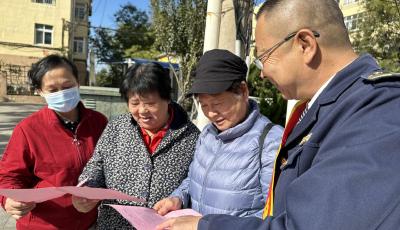 公交志愿者帶著安全“考驗”進社區 74歲老黨員“脫穎而出” 