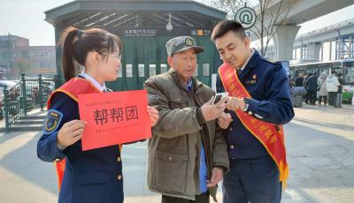 为千名老年乘客提供服务 青岛温馨巴士志愿者“帮帮团”扩容