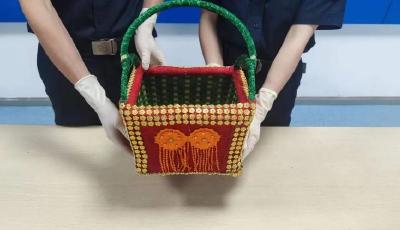 這個編織籃里，海關查獲冰毒超1300克！