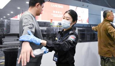 变着花样藏匿！青岛机场安检接连查获多起“暗藏”违禁品