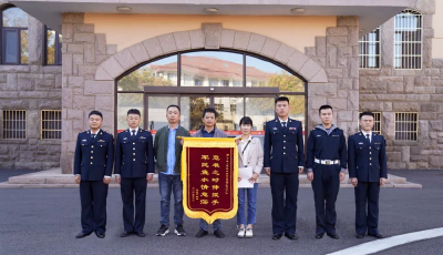 暖心救援獲錦旗 軍民共建一家親