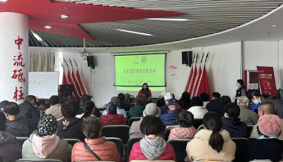 青島市永嘉路社區(qū)新時(shí)代文明實(shí)踐站開展“全民國(guó)防教育”“美德信用”宣傳活動(dòng)
