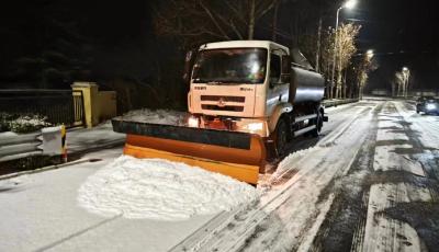 全力保通暢 青島市公路中心集中力量清除市區(qū)段公路積雪