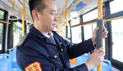 即將迎來雨雪強降溫天氣  青島公交車上新增“御寒神器”