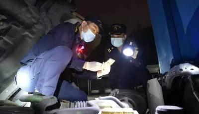 貨車藏匿走私黃金，海關(guān)一次查獲30公斤！