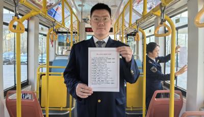  加密班次 青岛温馨巴士“赶集专线车”保障市民出行