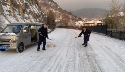 應對降雪 青島溫馨巴士全力保障市民出行安全