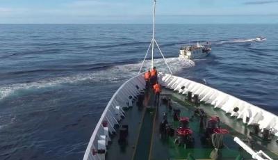 中國海警對菲律賓非法坐灘軍艦運補船實施管制