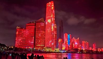 華燈璀璨迎新年！2024元旦浮山灣燈光秀來了