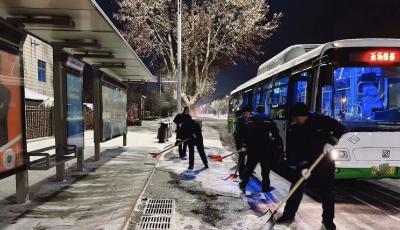 發(fā)布預警信息1.2萬余條次 青島市運輸事業(yè)發(fā)展中心全力除雪保暢 