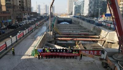 地鐵2號線二期5座明挖車站主體結構全部封頂