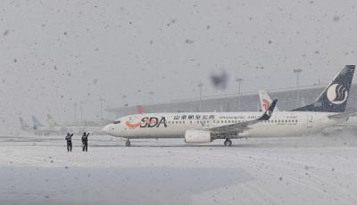 青島機(jī)場(chǎng)全力做好降雪天氣保障工作