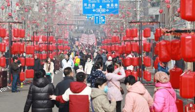 迎龍年 逛街里