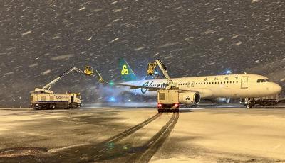 战冰雪 保畅通 青岛机场全力保障旅客安全出行