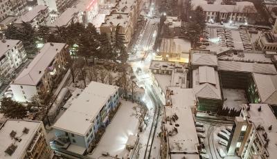 預(yù)計(jì)今天夜間降雪仍將持續(xù)！青島發(fā)布市南區(qū)、市北區(qū)、李滄區(qū)暴雪藍(lán)色預(yù)警